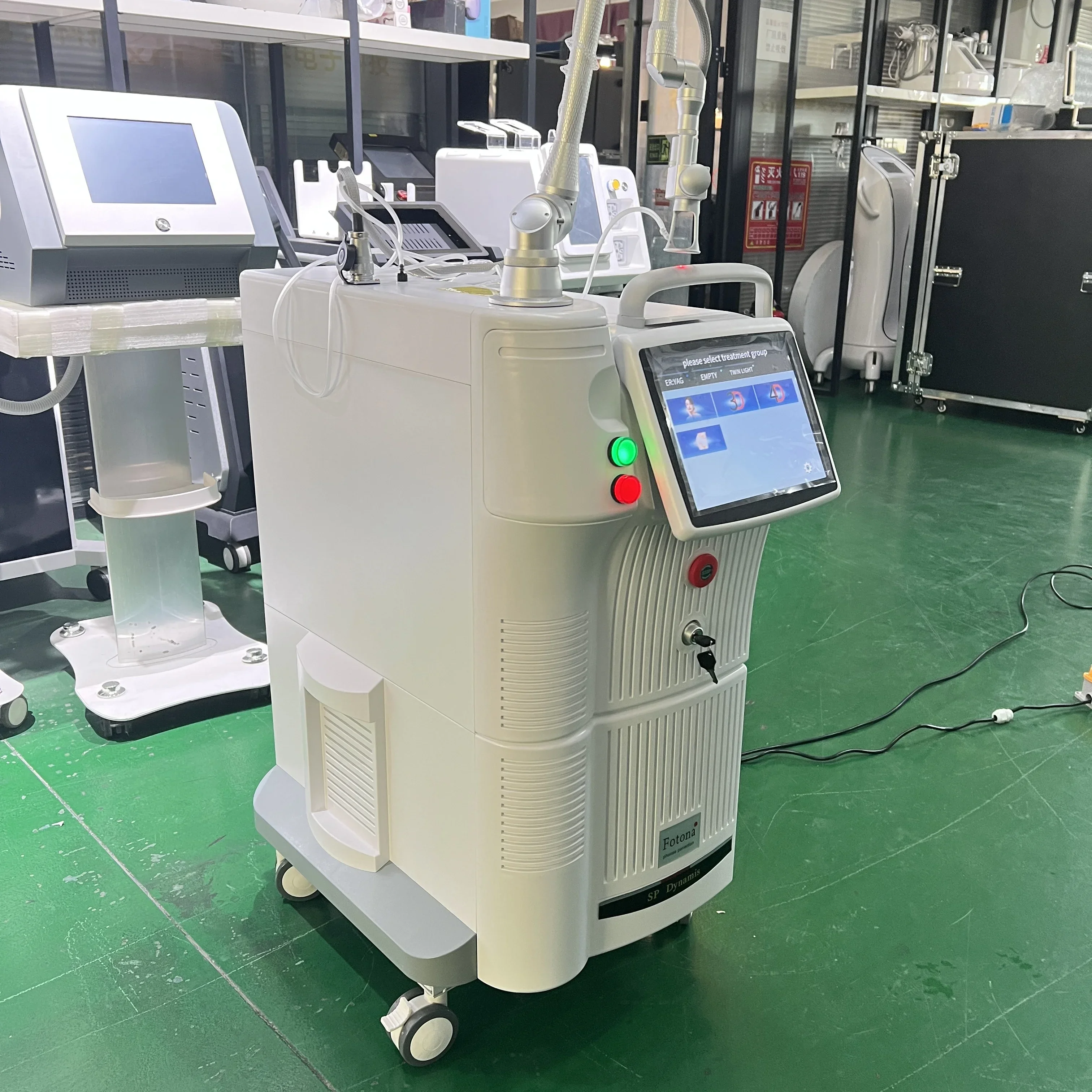 Newest design 4D Fotona Co2 Fractional lase Treatment Machine 10600nm lase beaut machine For Resuacing Acne Scars 4