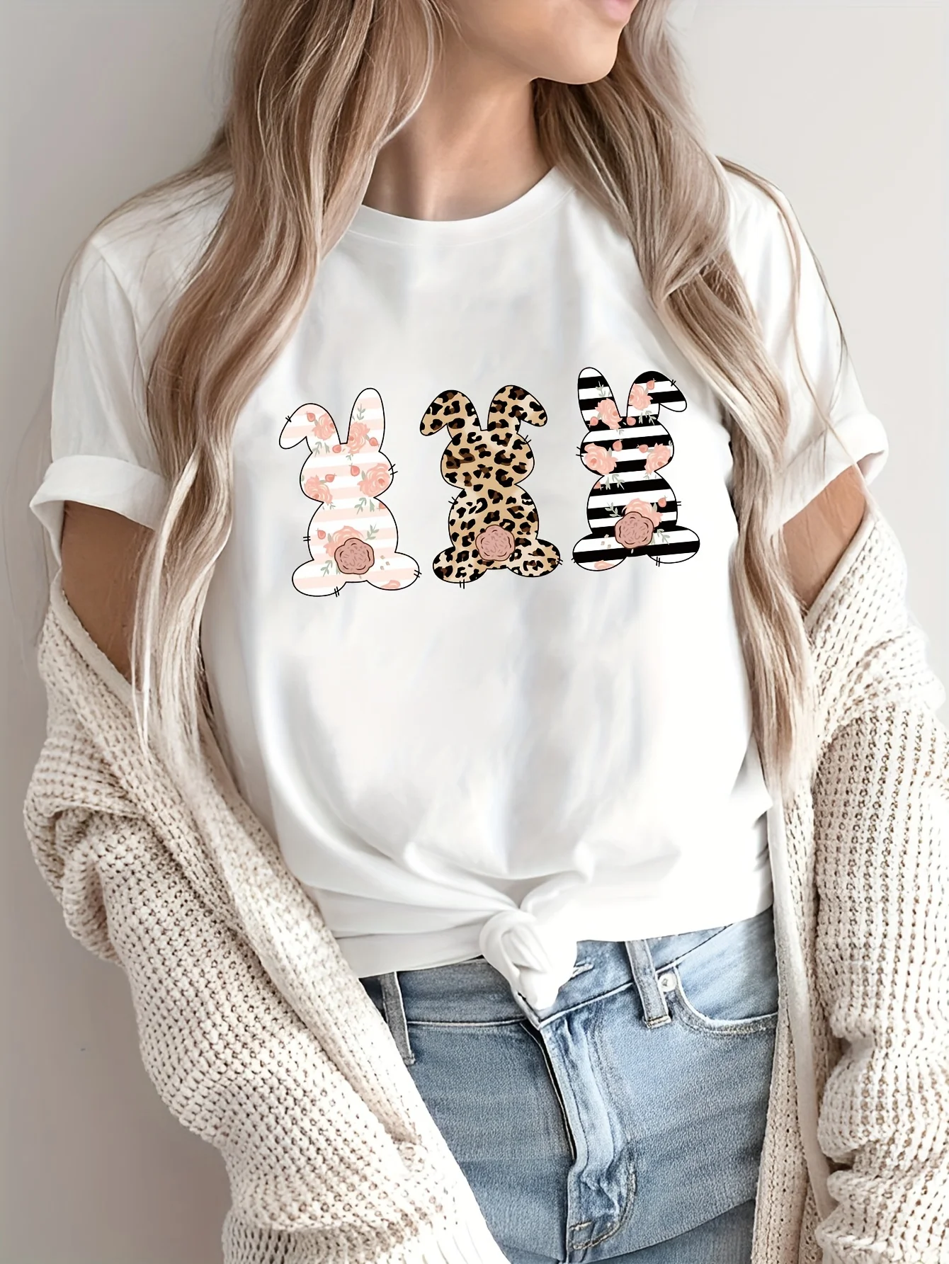 

Easter Bunnies Print T-shirt - Women's Casual Short Sleeve Crew Neck Top for Spring & Summer