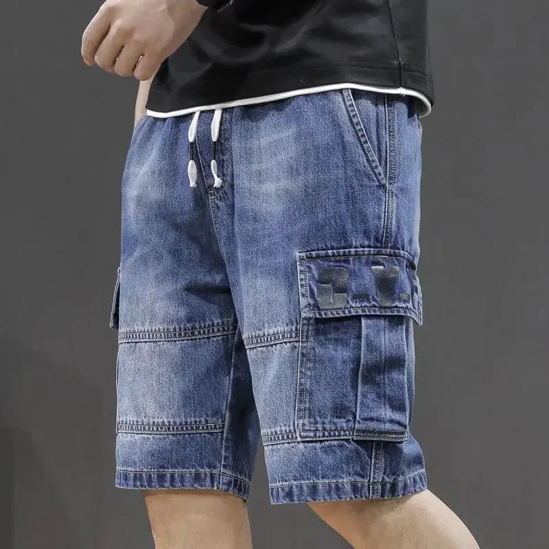thumbnail image 1 of Pantalones cortos de mezclilla para hombre, rectos, holgados, con texto, pantalones vaqueros cortos holgados para hombre, tendencia ancha, verano 2024, oferta Xxxl, botones de corte fino, azul, 1 of 5