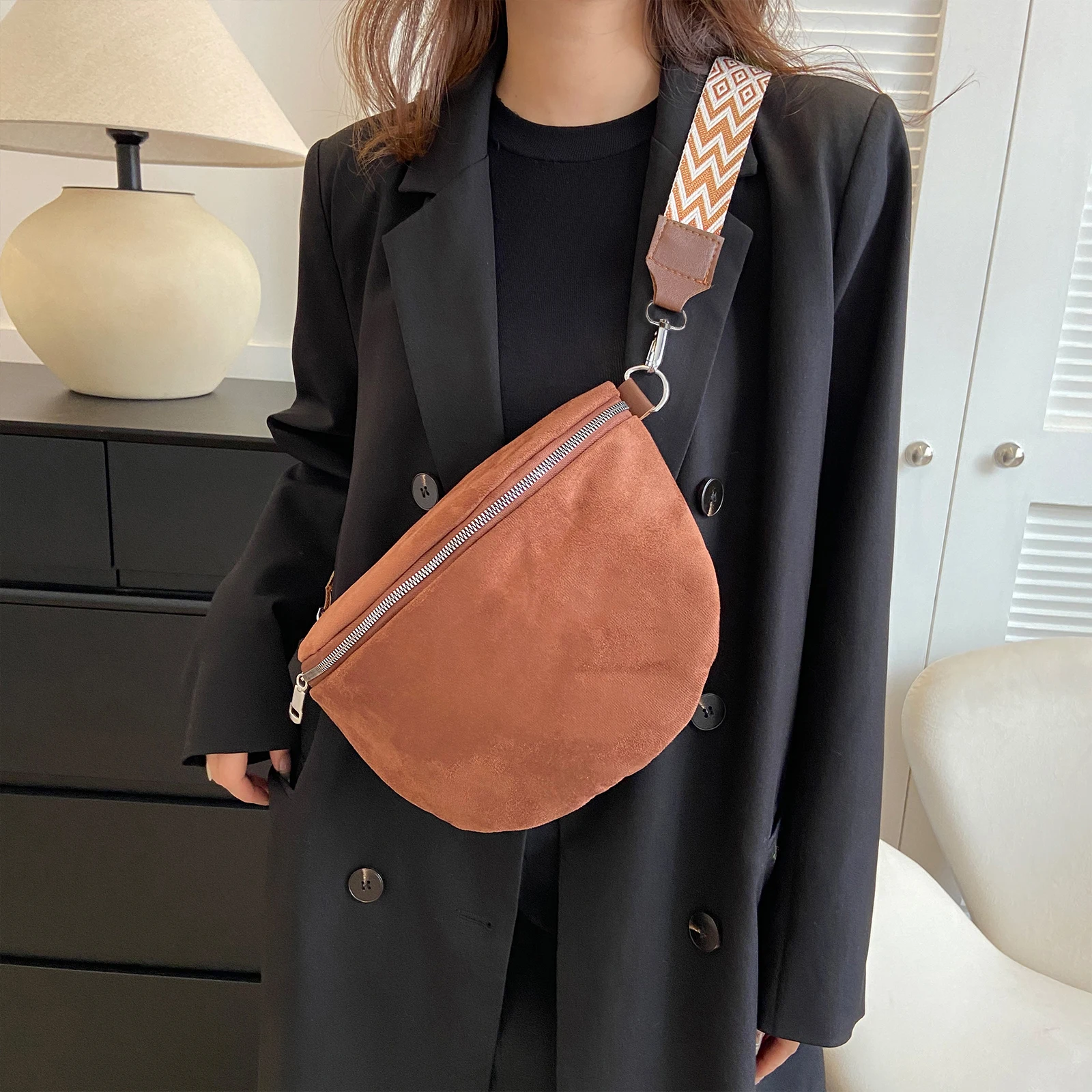 Women Casual Sling Bag Solid Color Chest Bag Half Moon Crossbody Bag Adjustable Wide Strap Fashion Waist Bag for Travel Shopping