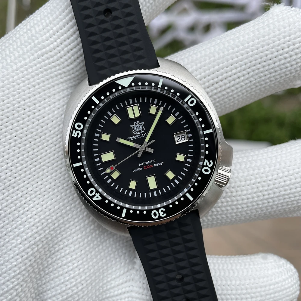 Mechanical Watch Steeldive SD1970 White Date Background 200M Wateproof AR Coating Sapphire Glass NH35 Black DIal Turtle Automatic Mens Dive