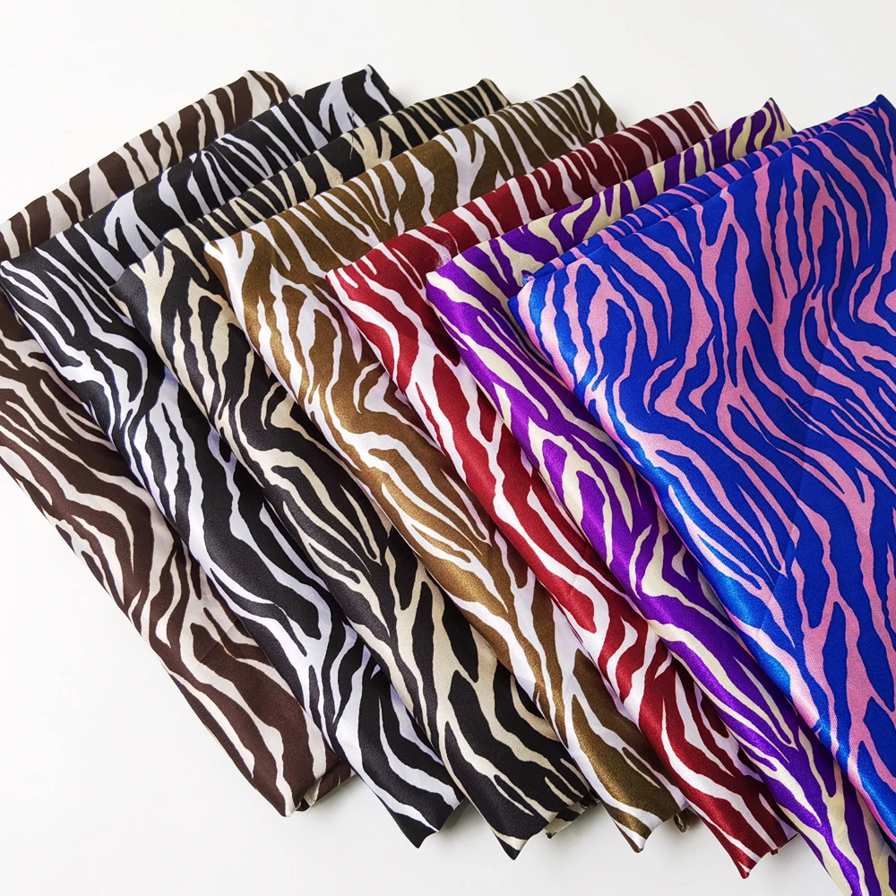 1 Meter x 1,48 Meter gestreifter Zebra-Satin-Druckstoff, weiches Futter