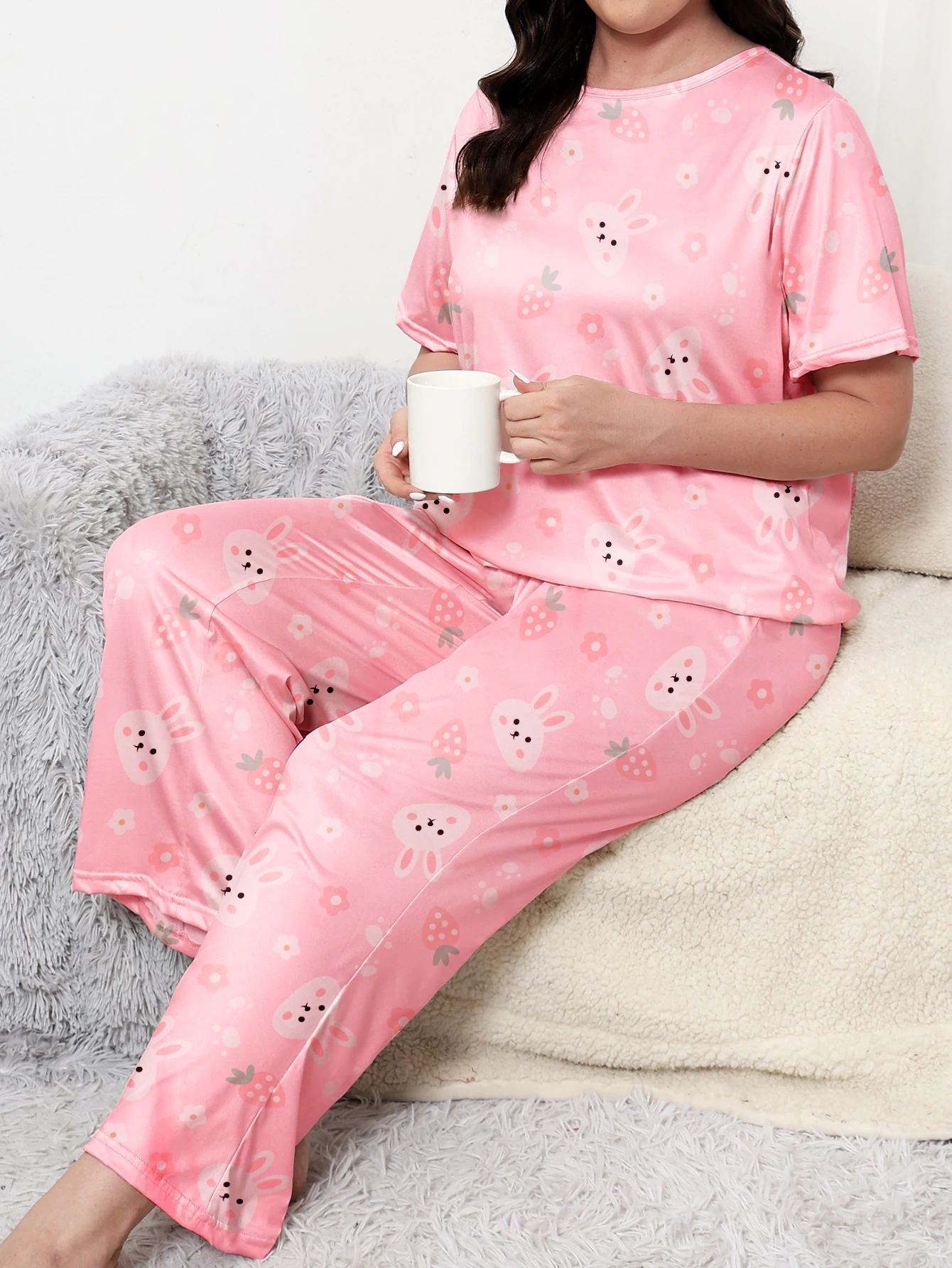 Plus size pajama set, short sleeved long pants, cute rabbit home clothing can be worn out in various sizes of 1-5XL