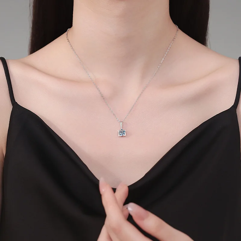 Boutique PT950 Moissanite Pendant Women's Necklace Angel Kiss 1 Carat Moissanite Diamond Necklace Valentine's Day