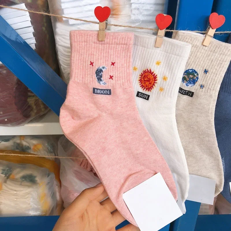 

South Korean Harajuku Funny Socks Creative Astronaut Cotton Cute Socks Women Moon Planet Sun Design Tube Meias New Breathable