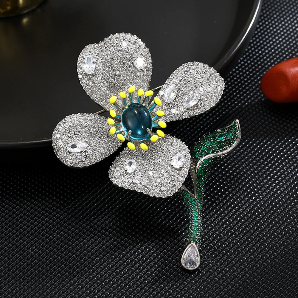 Elegant Shining Cubic Zircon Temperament Flowers Brooches Jewelry For Female New Arrival Luxury Crystal Corsage Pins wholesale