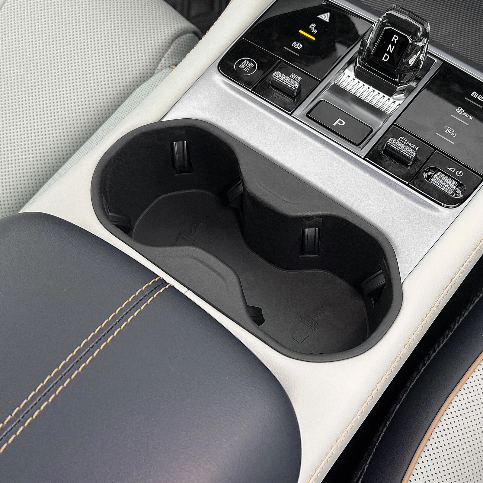 BYD Song Plus 2023-2025 중앙 제어 워터 컵 홀더 자동 인테리어 액세서리 TPE 자동차 음료 홀더 보관함