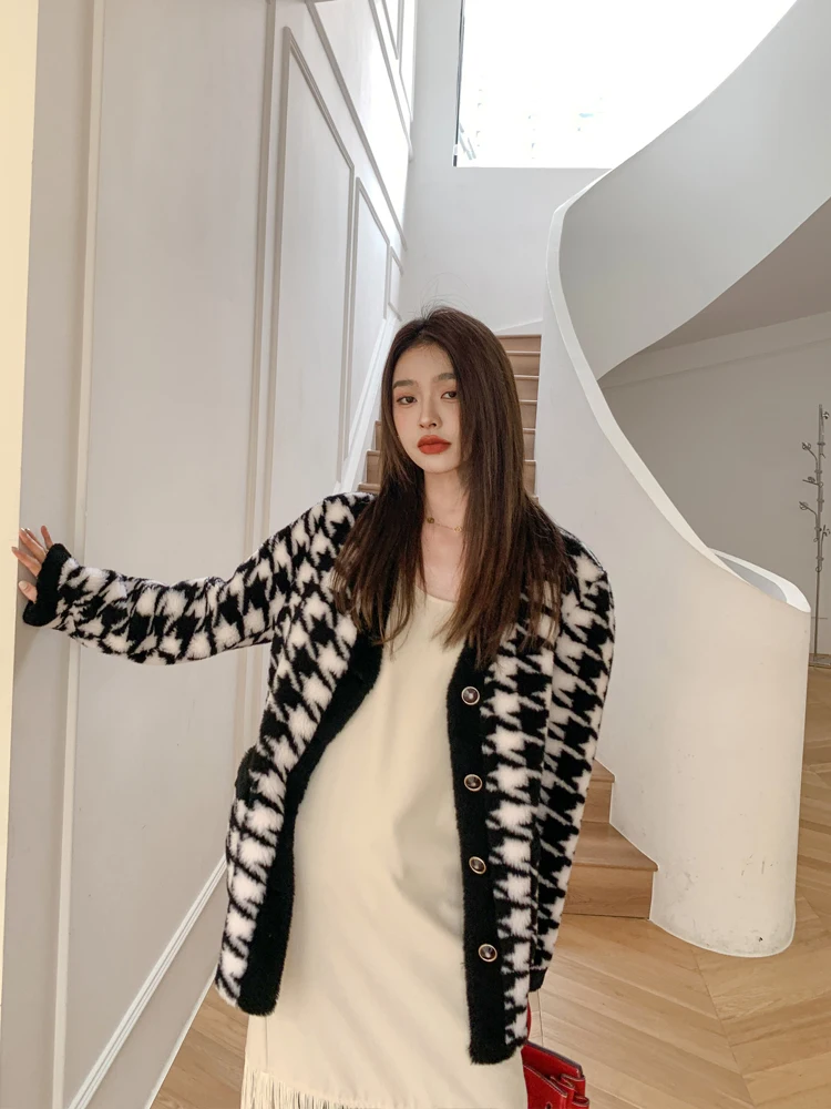 

Lamb Fur Women's New Haining Furry Coat Particles Chenille Coat V-neck Short