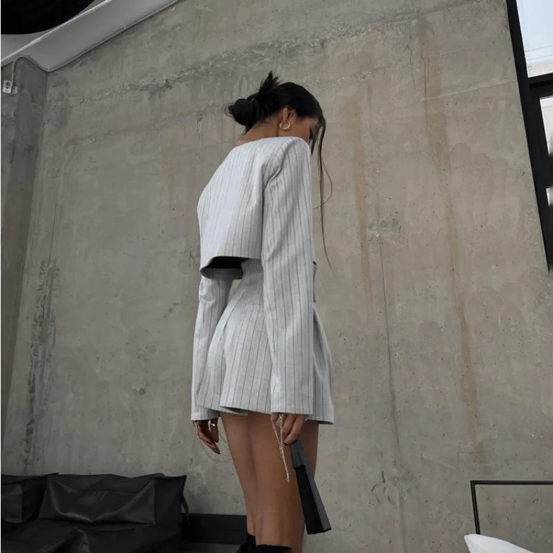 Designer Women's Striped Set Casual Oversized Blazer Two Pieces Set For Women Pullover Long Sleeve Shirt Tops And Shorts