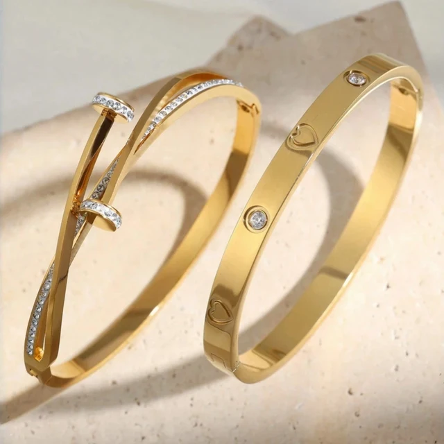 【ご予約品】蝶デザイン バングル 2個セット ZAKOL 2 Pieces Classic Nail Head Open Bracelet for Women