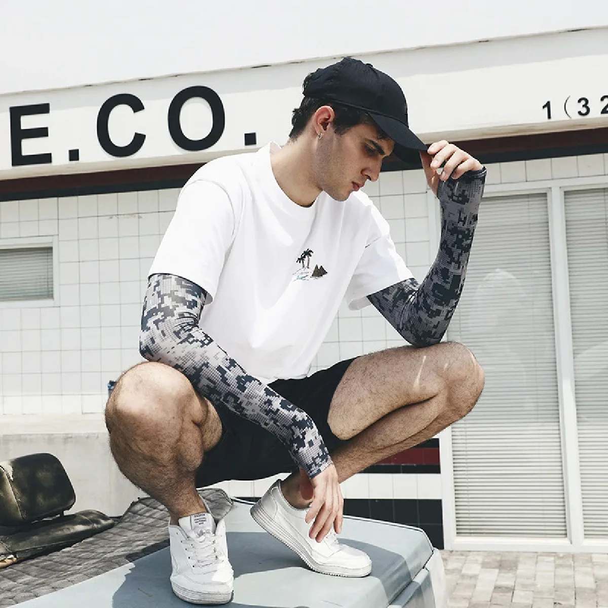 Men's Summer Sunshade Leakage Finger Camo Ice Silk Long Sleeve Outdoor Fishing Sunscreen Men's Sports Bicycle Arm Cover