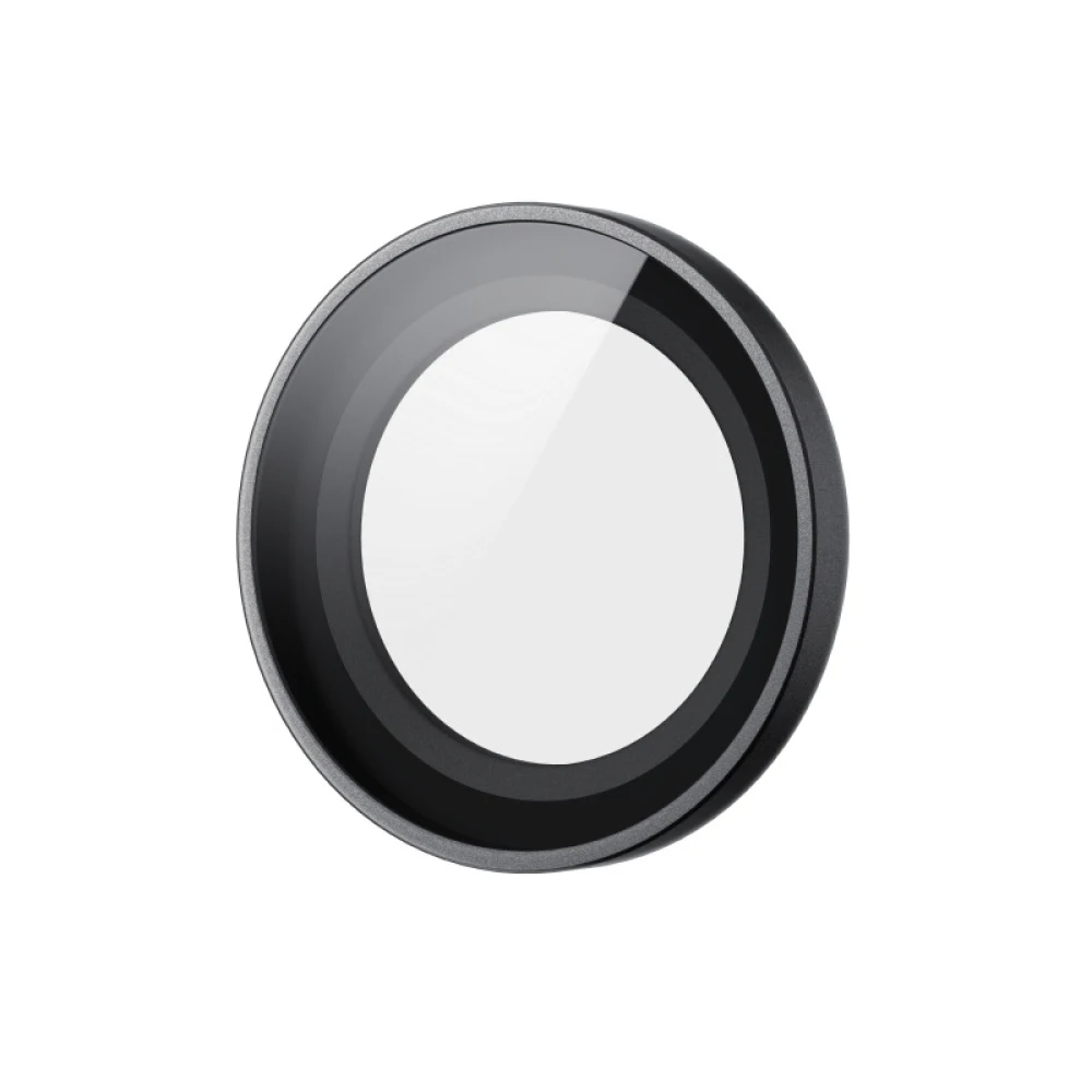Gros plan sur le protège-objectif Insta360 GO 3, avec effet anti-buée visible sur la lentille, texture mate et bordure fine.