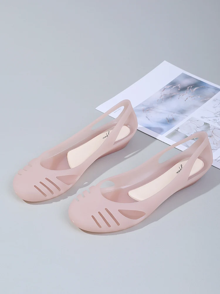 

Женские босоножки, Нескользящие, на плоской подошве, бежевые, без коллекции 2024 года