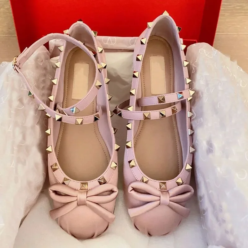 

Балетки женские атласные с заклепками, роскошные брендовые известные французские однотонные Туфли Мэри Джейн с бантом, на плоской подошве, обувь принцессы, 2024