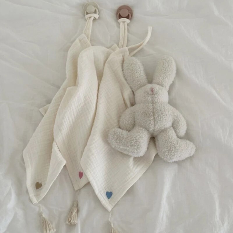 

Lovely Heart Pattern Baby Bibs Cotton Burp Cloths with Pacifier Clip Versatile Square Bibs for Spit-up Protections Gift
