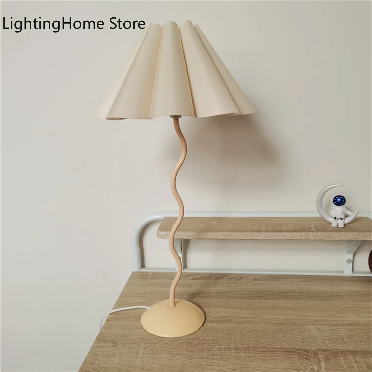 Table Lamp ins Retro Pleated Umbrella Nordic Medieval Korean Master Bedroom Bedside Lamp Swing Iron Art table lamp
