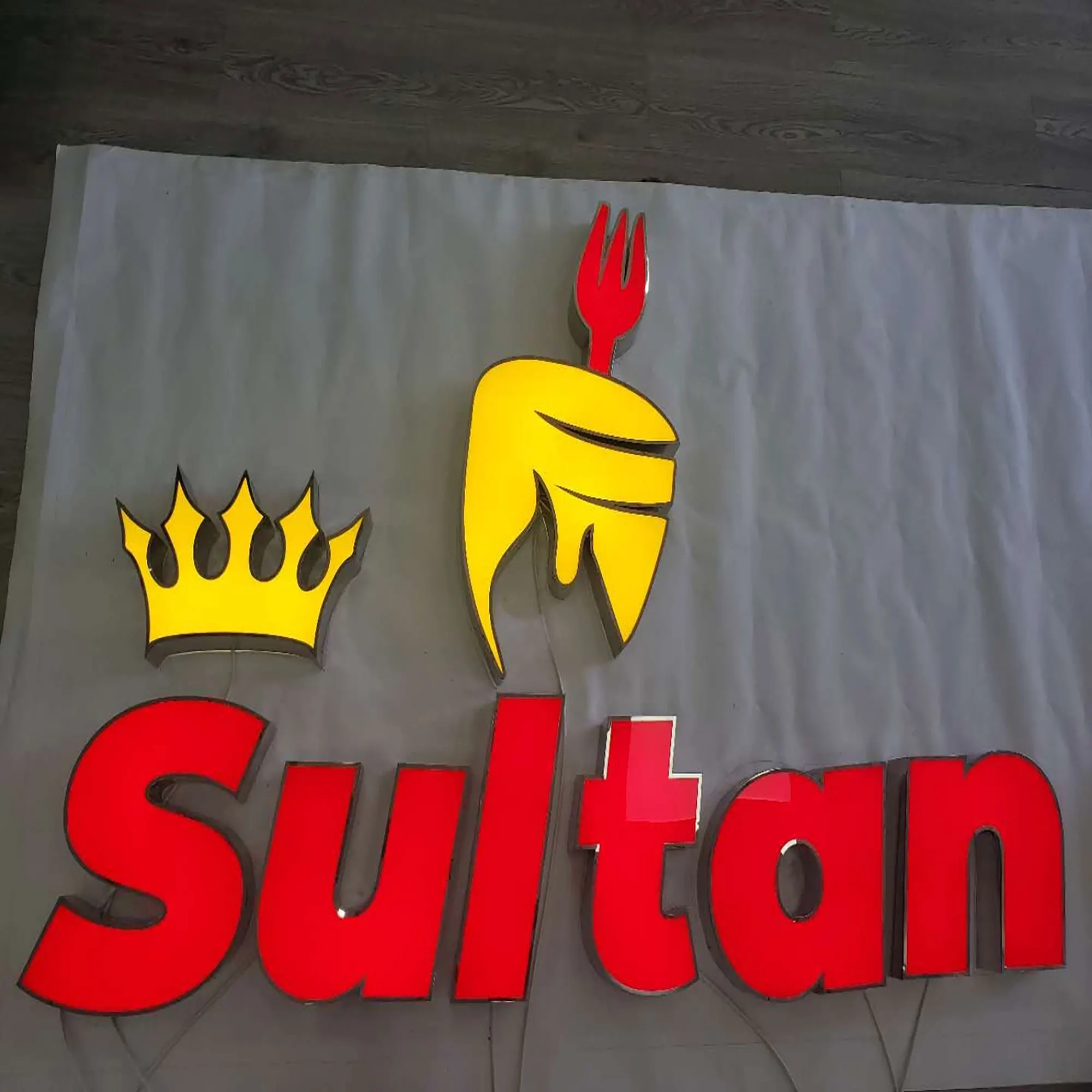 

Free design outdoor advertising custom led light aluminum channel letter with trimcap for commercial use