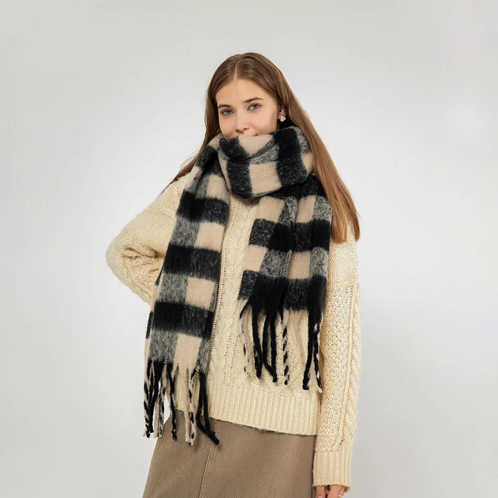 

Europe and the United States black and white checkerboard checkered scarf women's winter style imitation cashmere shawl lengthen