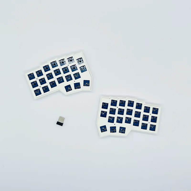 W CORNE V4.1 ワイヤレス分割キーボード 2.4 グラムシングルモード人間