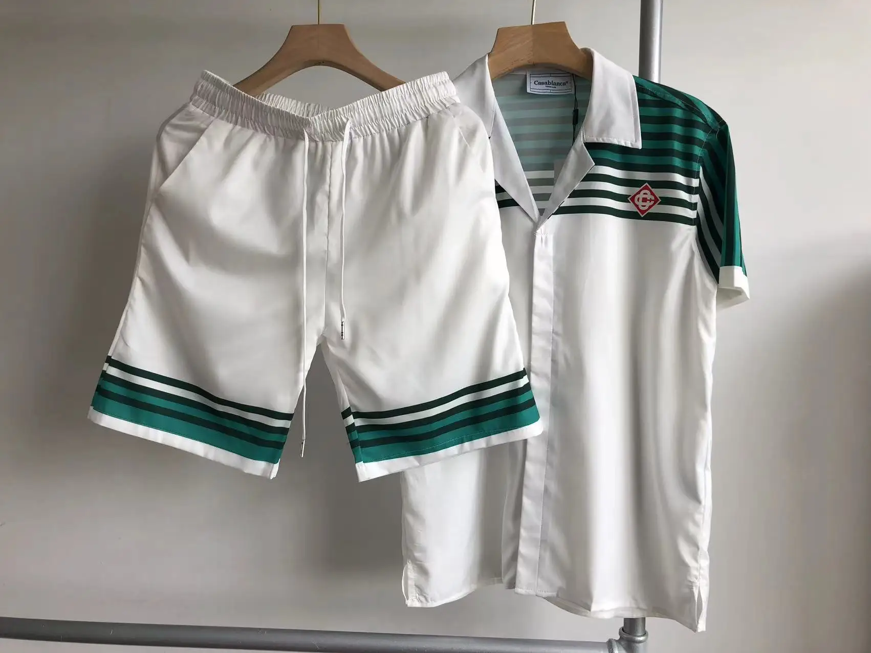 

23SS хип-хоп Рубашки с зеленой полосой Касабланки для мужчин и женщин, классическая белая футболка с коротким рукавом, с внутренней биркой, Готическая