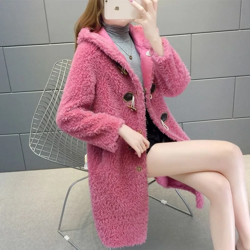 Рисунок 4 - Женское пальто из искусственного меха