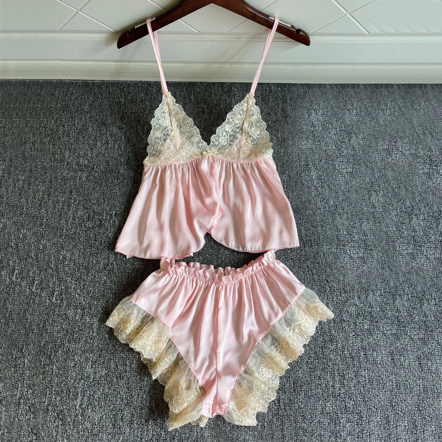 

Lace Pajamas set Femme Satin Sleepwear Two Pieces Sleep pj's Set With Shorts Sexy Home Clothes Summer V-Neck Pyjamas Lingerie