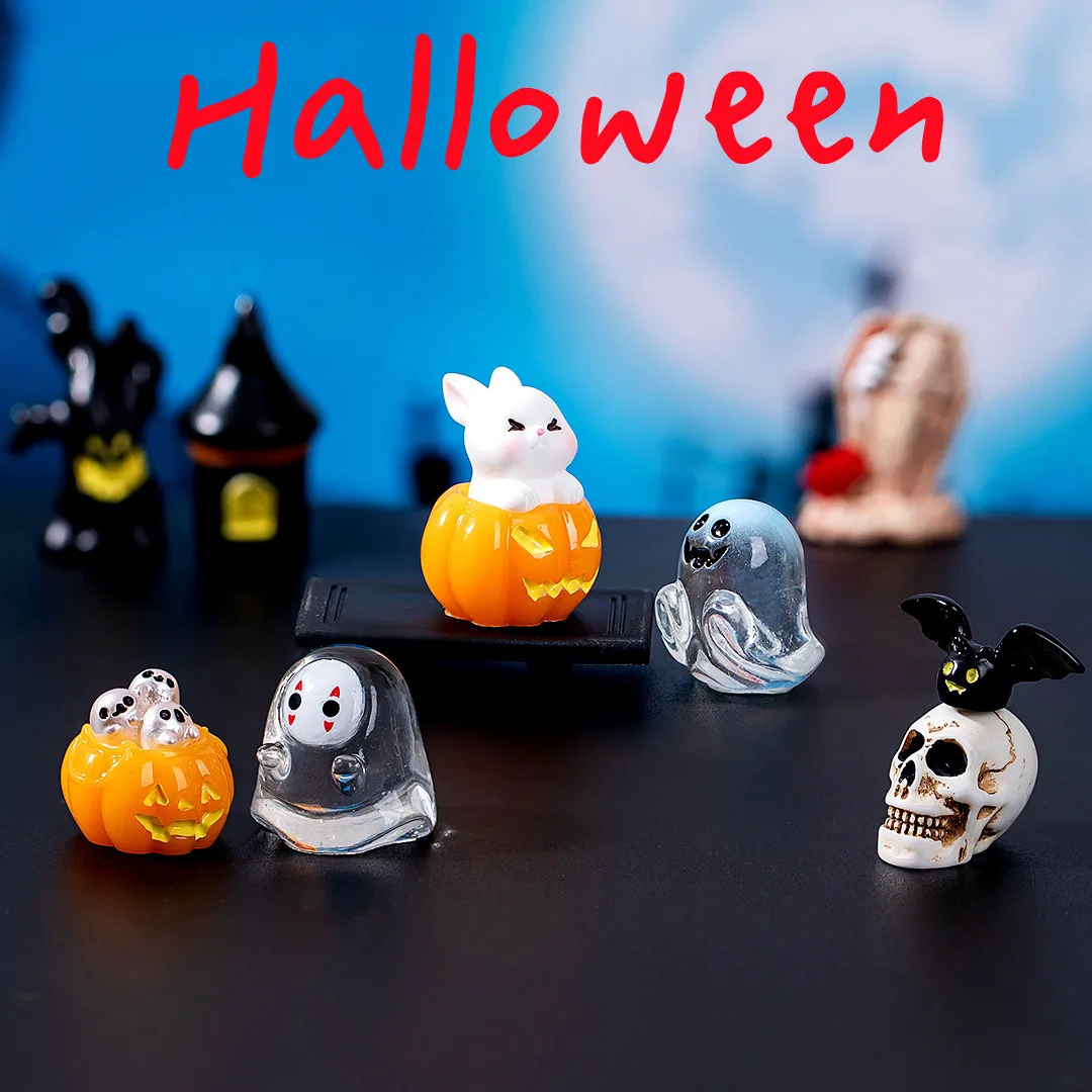 

2PCS Halloween Ornaments Ghost Figurine Resin Mini Skull Desk Decoration Faceless Monster Bat Pumpkin Miniatures Home Decor