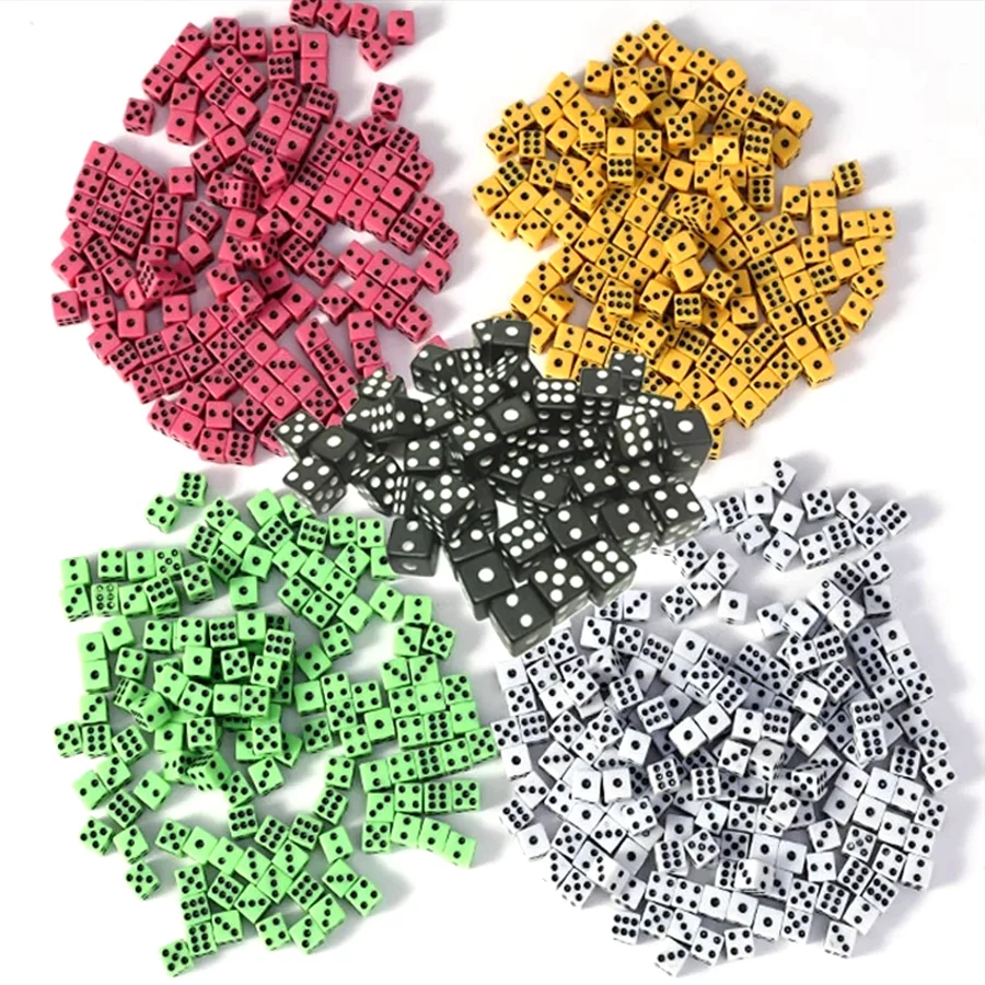 100/200pcs 미니 6면 아크릴 주사위 8mm 모임 축제 파티 보드 카드 게임 소품 엔터테인먼트 용품 XJM