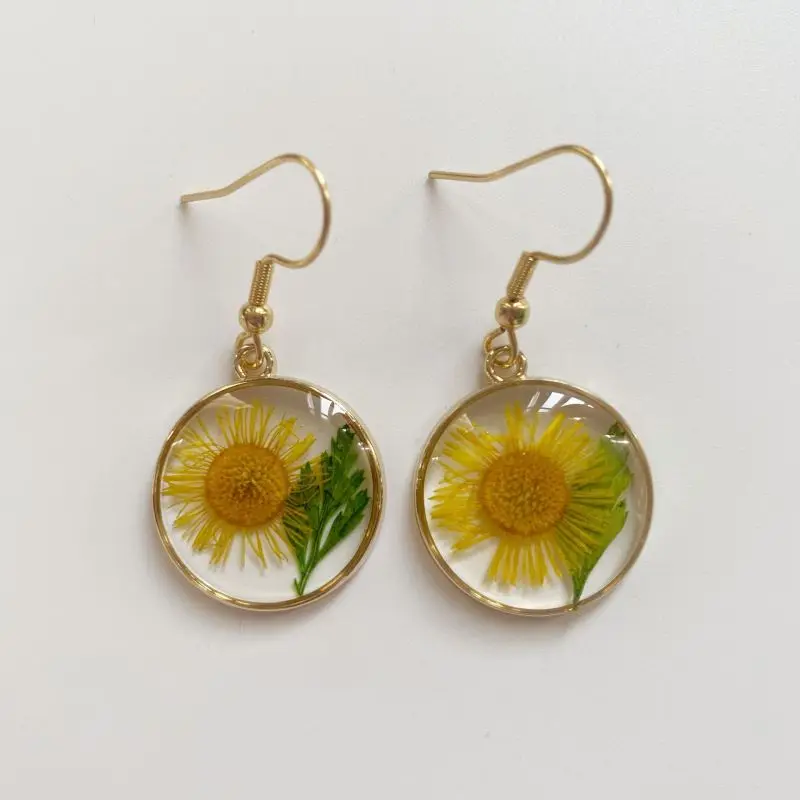 

2024 Natural Dried Flower Earring Cute Epoxy Resin Pressed Flower Earrings Elegant Round Earrings Statement Jewelry Wholesale