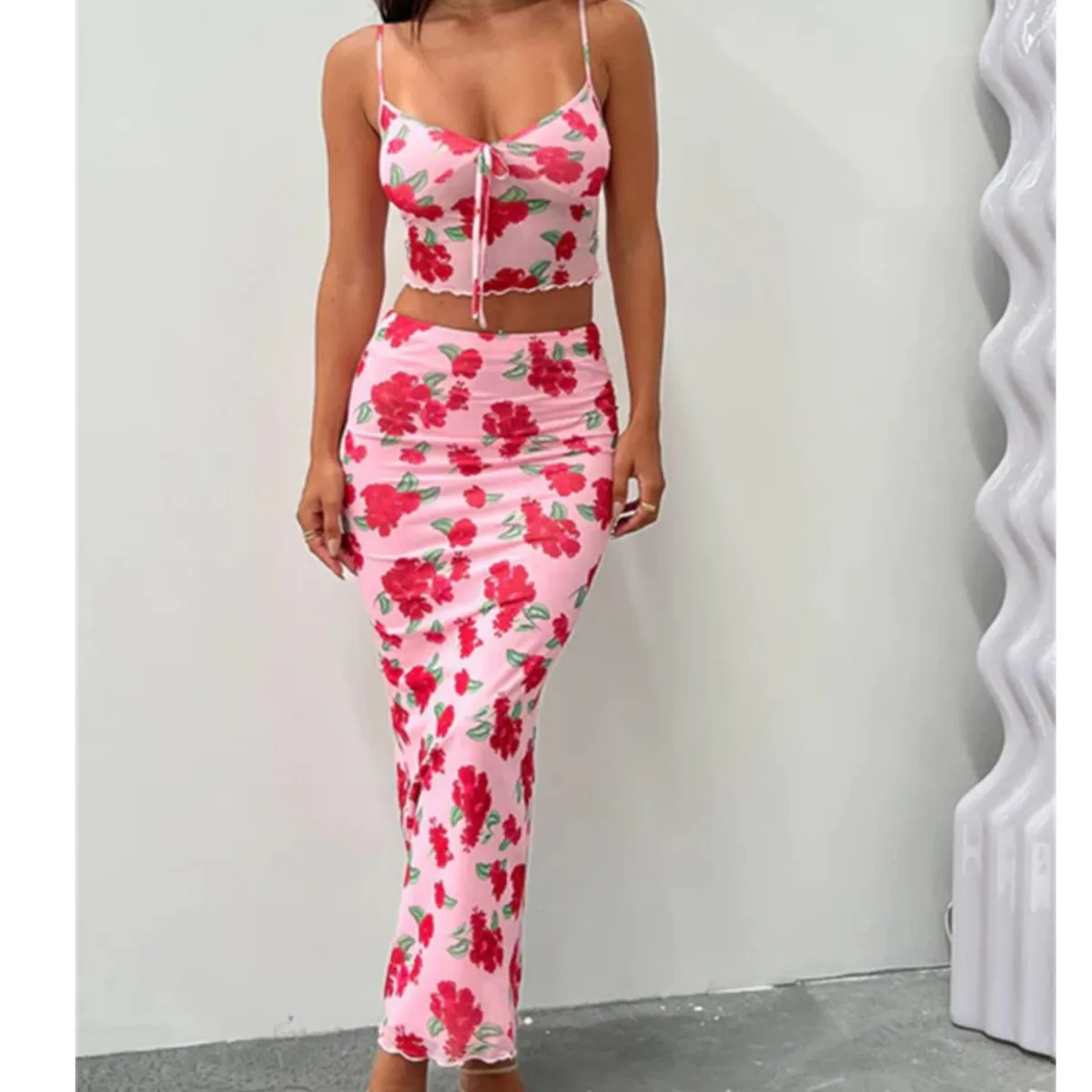 

Летний женский пляжный комплект из двух предметов с цветочным принтом в стиле бохо, короткий топ на бретельках с открытой спиной, длинная юбка, уличная одежда