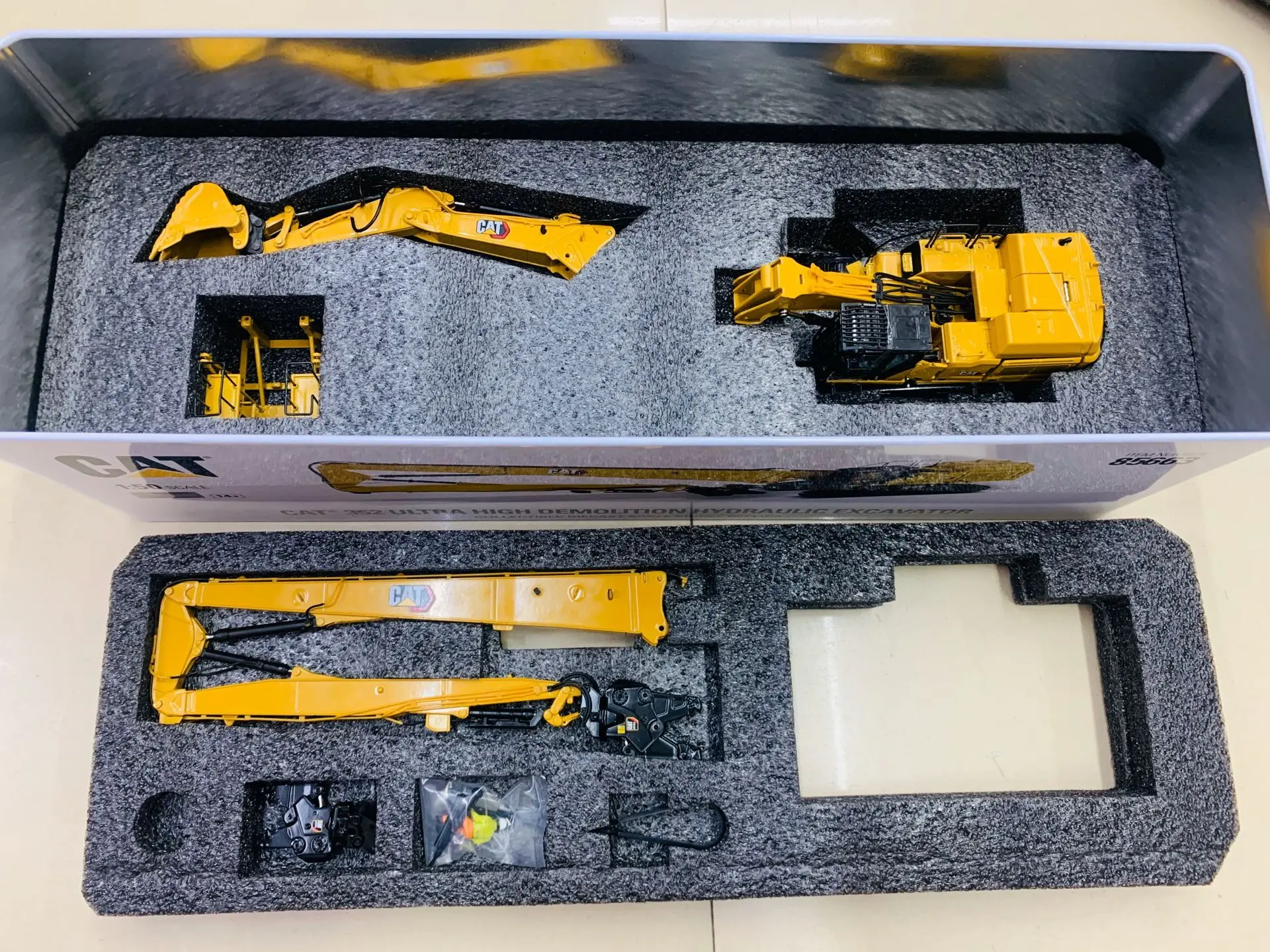 Cat 352 Ultra High Demolition Hydraulic Excavator 1:50 Scale By DieCast Masters 85663