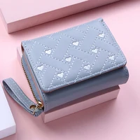 Cartera de cuero PU para mujer, cartera pequeña de tres pliegues con bordado de amor, tarjetero con ranura para múltiples tarjetas, monedero, nueva moda