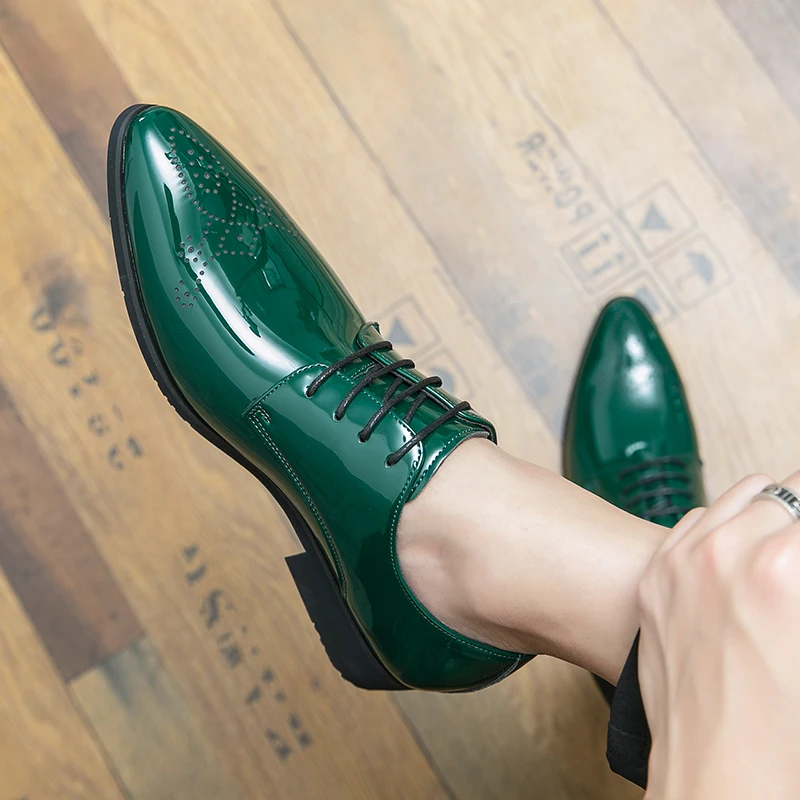 New Men's Pointed Toe Brogues Leather Trend Green Black Shoes Italian Gentleman Wedding Dress Formal Party Business Footwear
