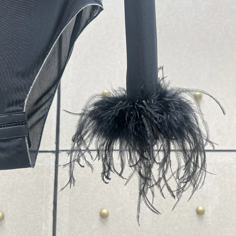 Рисунок 5 - Женский подиумный комбинезон с