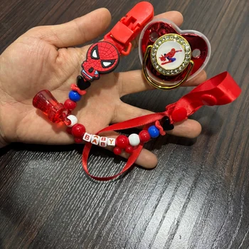 Ciuccio per neonati con texture realistica del capezzolo, con tappo antipolvere e clip con catenella anti-caduta, sicuro da usare