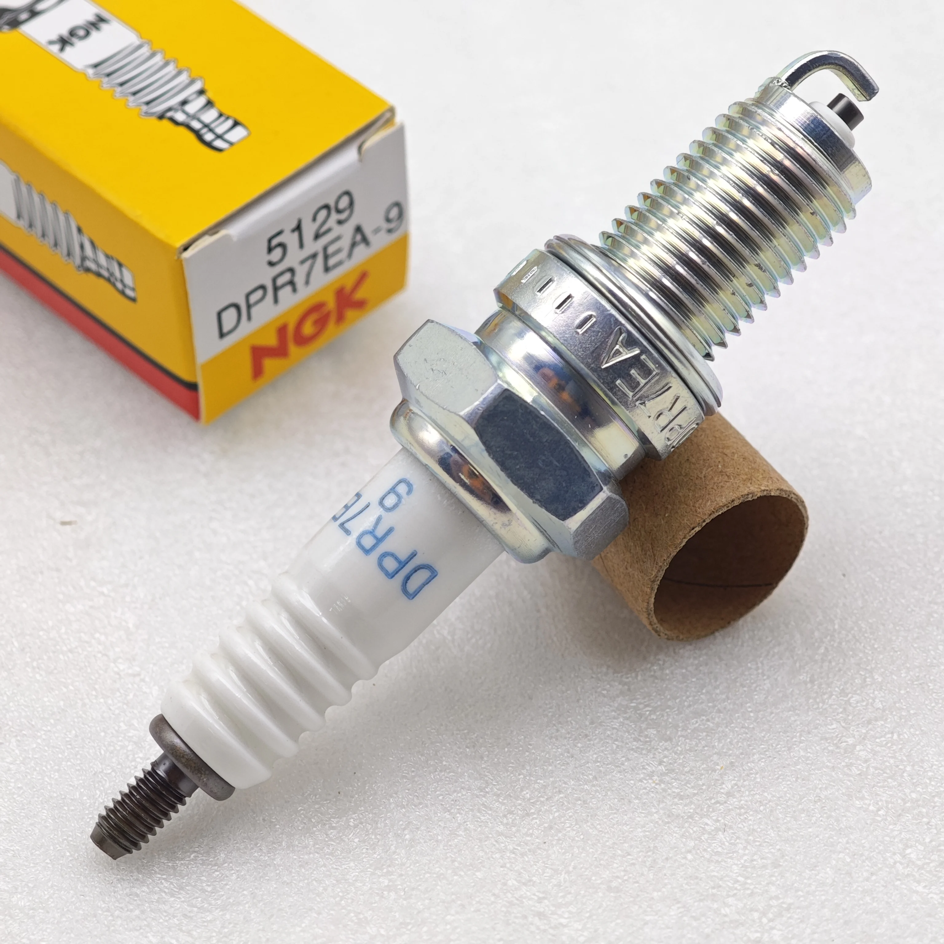 NGK Spark Plug DPR7EA-9 5129 is applicable to Temasadu 400 750 rowing CT250 300 Fossa