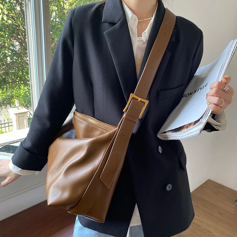 

2022 Fashion Women's Shoulder Bag Autumn Winter Large Capacity Simple Vintage Solid Colors Soft Leather Messenger Crossbody Bags