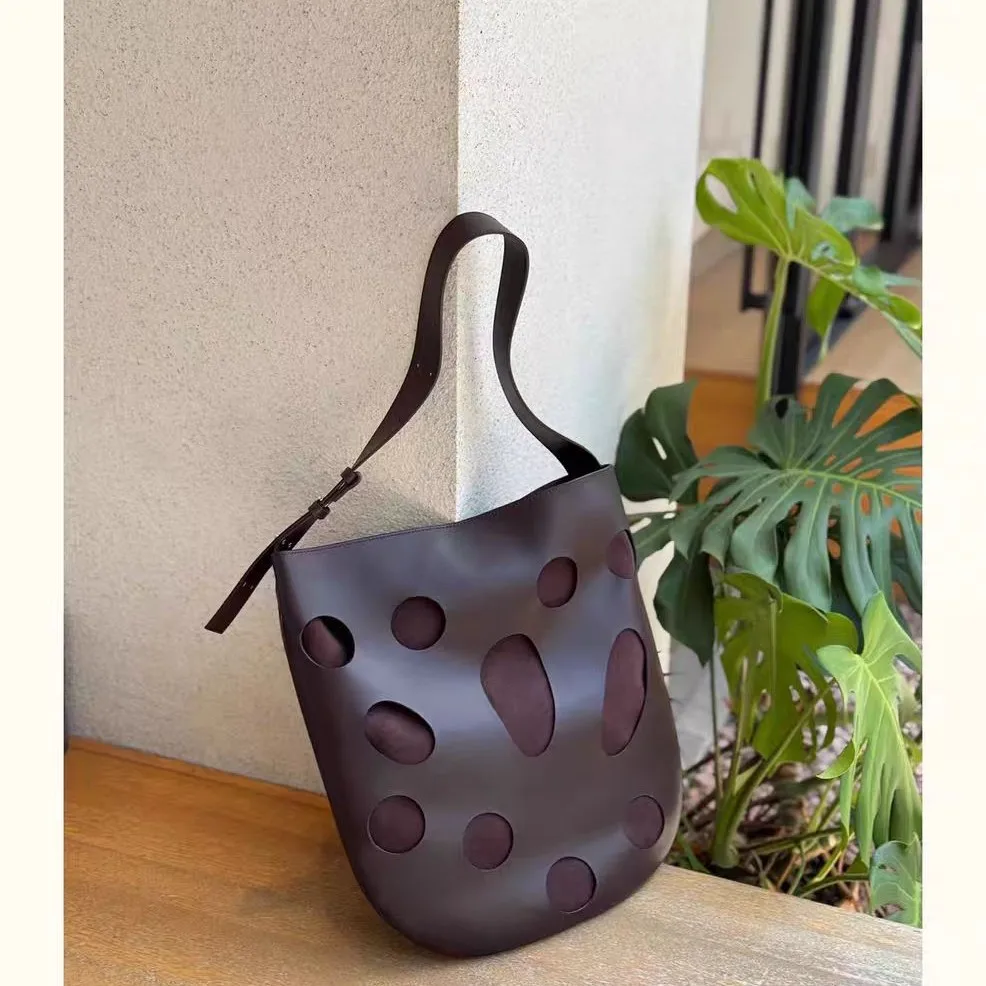 Trendy Large Capacity Leather Hollow out Tote Bag Crossbody Shoulder Women's Bag Luxury Quality Soft Bucket Bag Shape