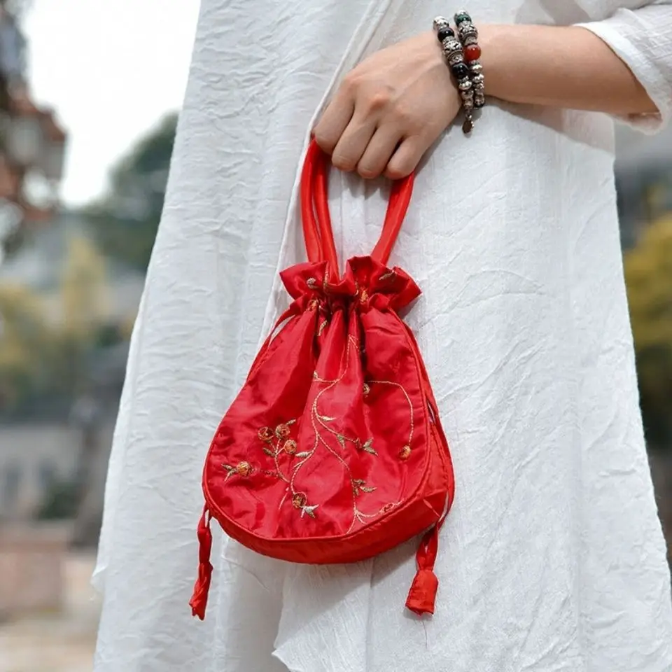 Mini sac à main brodé en soie pour femmes, petit sac à cordon