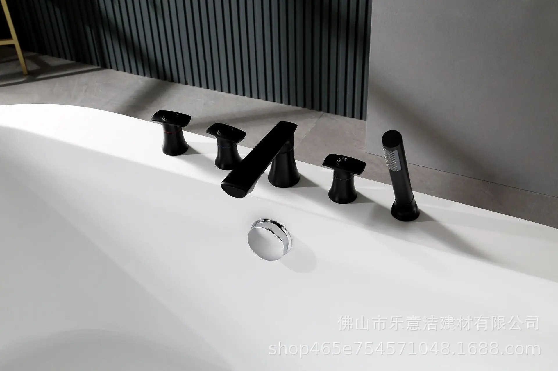 אמבטיה אקרילית Erica לבית, דירה קטנה, אמבטיה מודרנית פשוטה לחדר האמבטיה, אמבטיה מעוגלת בצורת גליל