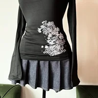 Mode européenne et américaine nouveau imprimé fleuri col rond à manches longues petit haut ajusté noir T-Shirt à fines rayures 3
