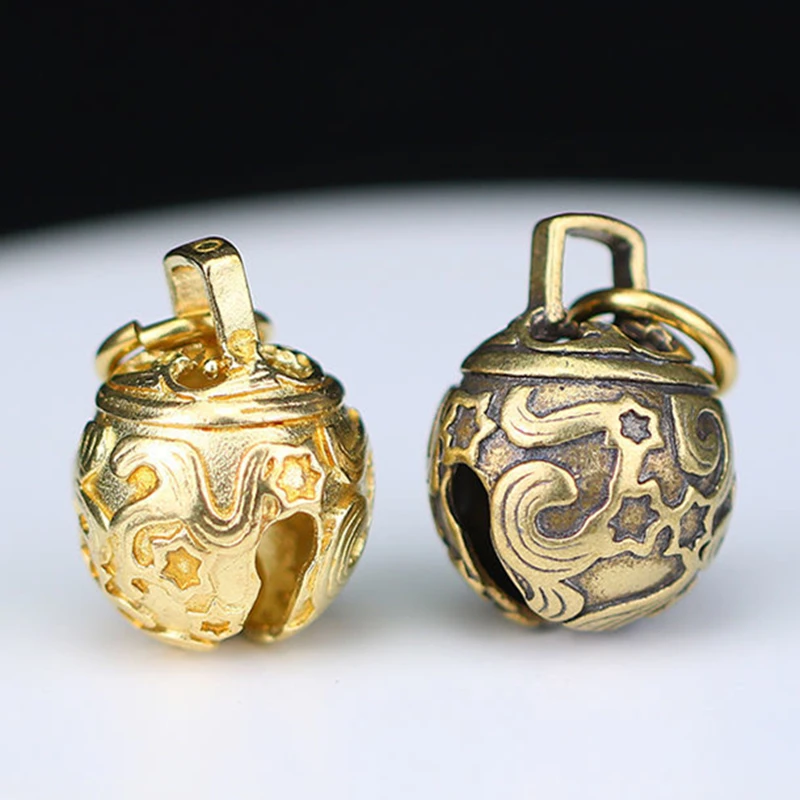 

Brass Handicraft 1.5cm Mini Wind Chimes Bell Hanging Pendant Engraved Retro Bronze Trinket Car Keyring Creative Gift Small Bell