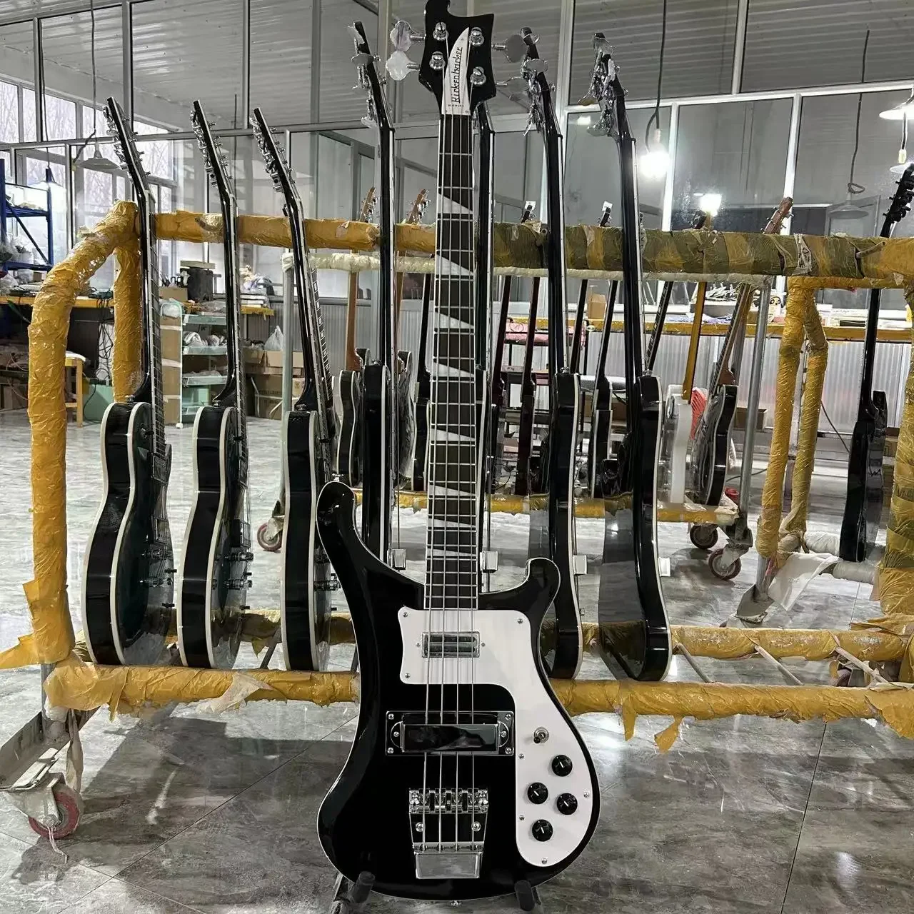 Rickenbacker 4003 Chitarra Elettrica, Basso, Corpo In Tiglio, Colore Nero, Tastiera In Palissandro, 4 Corde, Nave Libera