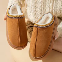 Winter Women Slippers Slip on Faux Fur Warm Mules Women Fluffy Suede Comfy Slippers Fur Indoor Outdoor Scuff Clog Slipper Men 2