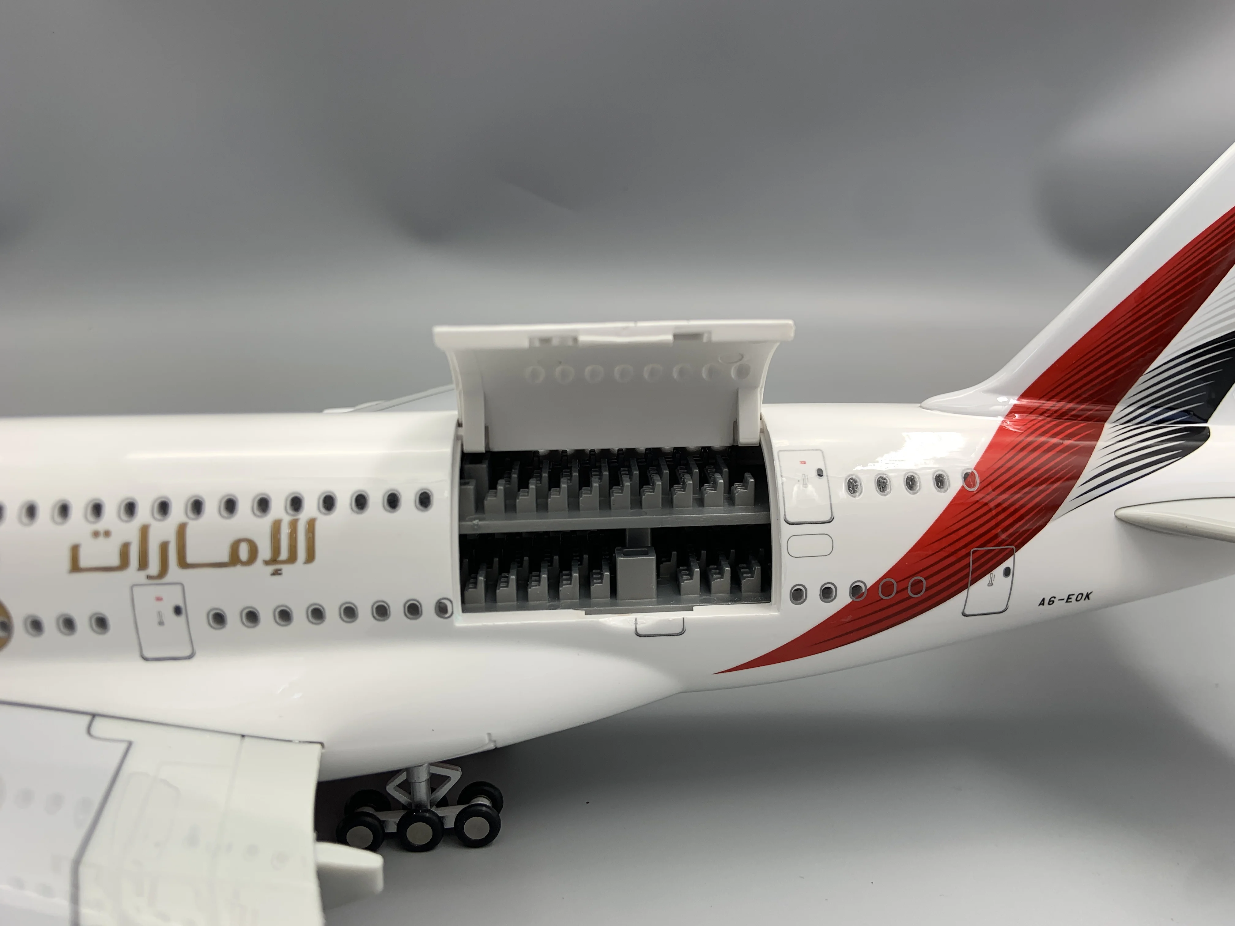 エアバス A380 1/160スケール UAE 旅客機 モデル Amazon.co.jp: 1/160 スケール 50.5CM エアライン エアバス A380