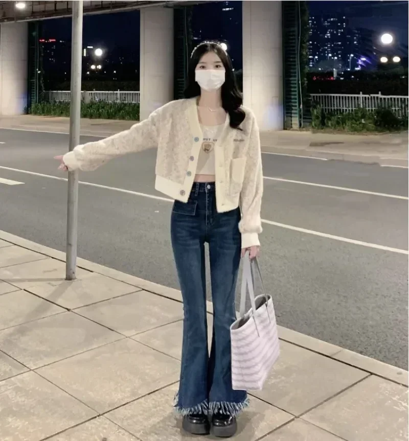 

V-neck Short Sweater Coat Women's 2023 Autumn New Design Sweet and Age Reducing Temperament Long Sleeve Knitted Cardigan