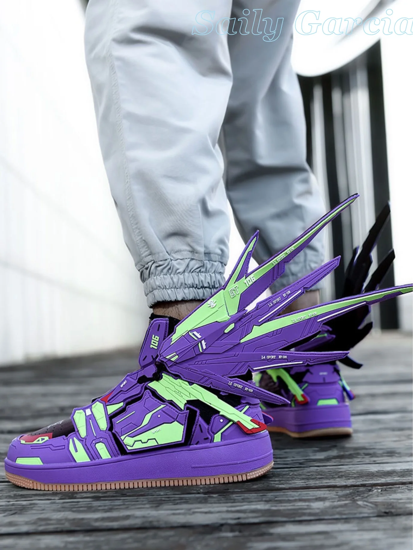 Рисунок 2 - Кроссовки анимации Co брендовые