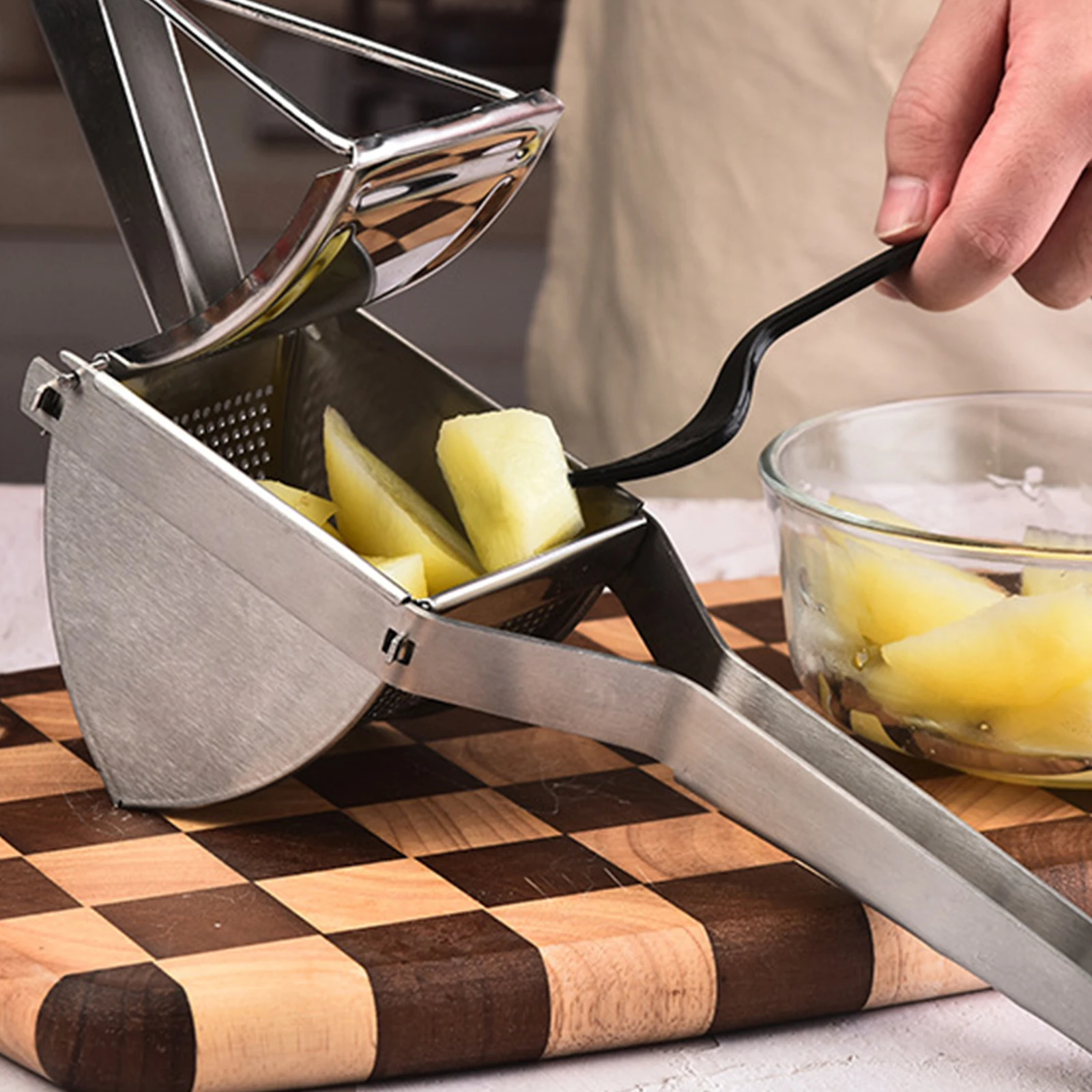 Potato Ricer Sturdy Stainless Steel Potato Masher with Ergonomic Comfort Grip Efficient Food Ricer Multipurpose Kitchen