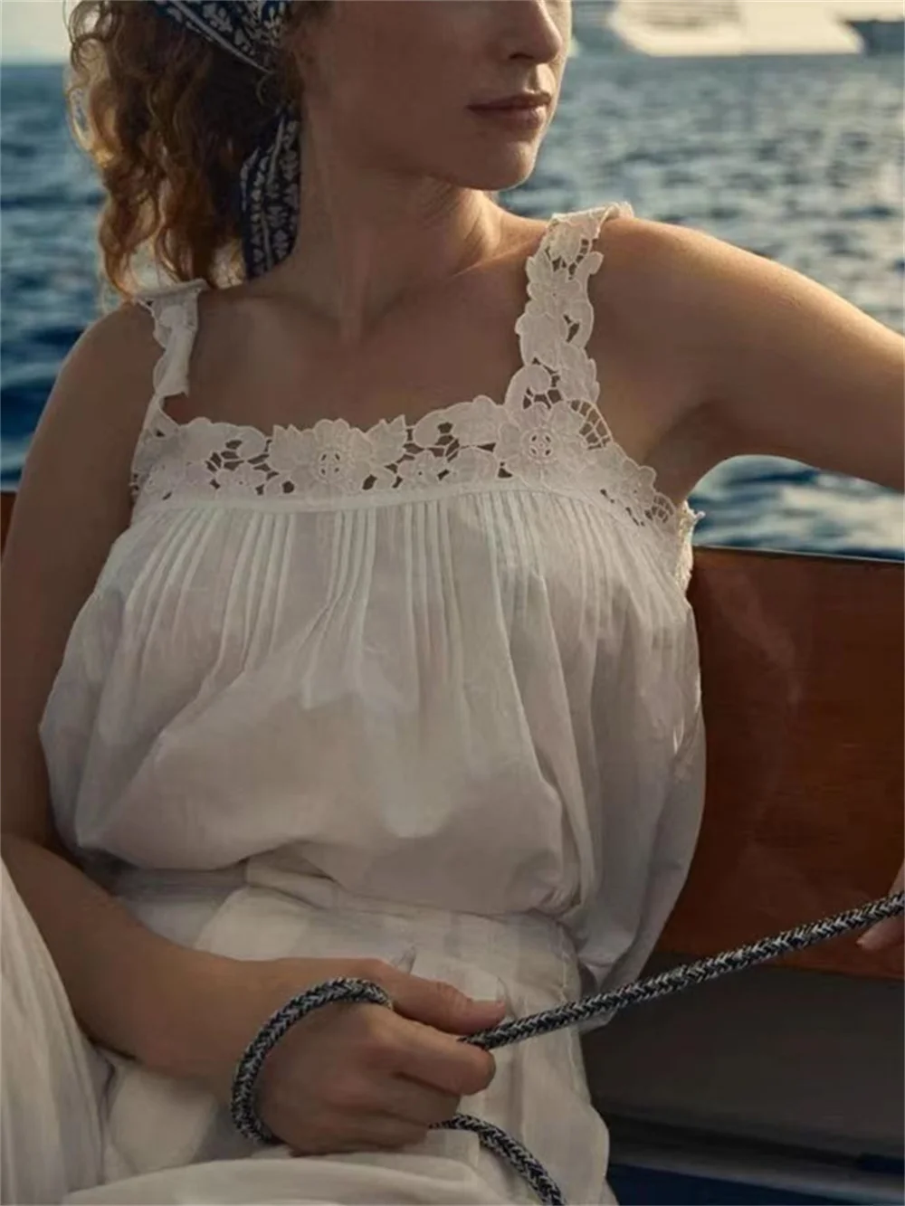 

2023 Summer New Women Embroidery Hollow Out Lace Stitching Tank Ladies Sweet Square Collar Sleeveless Pleated Loose Vest