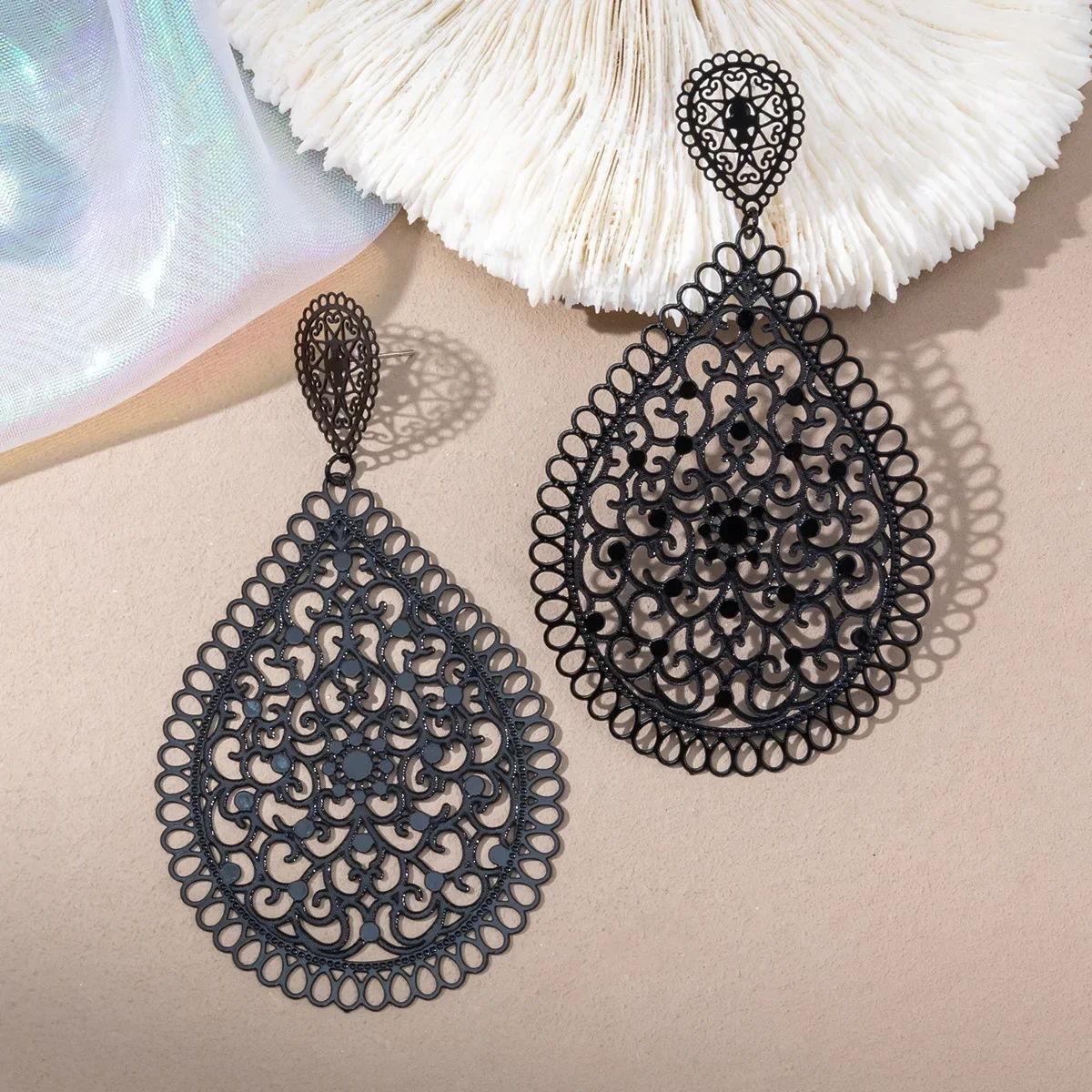 

Retro Elegant Art Earrings Gun Black Exquisite Hollow Water Drop Earrings for Women Handmade Jewelry Gift